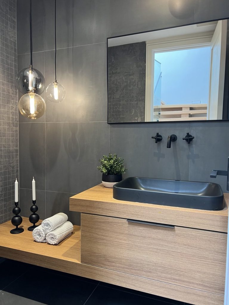 10 Small Bathroom Renovation Ideas for Toronto Homes